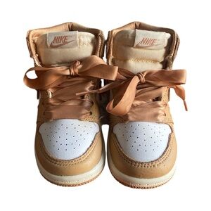 Nike Kids Sneakers in Brown and White